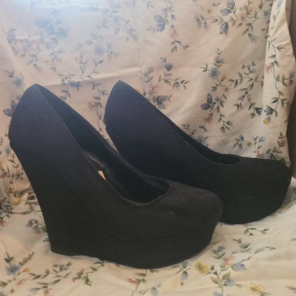 Used-2/$20- black platforms size 8 - Picture 4 of 4